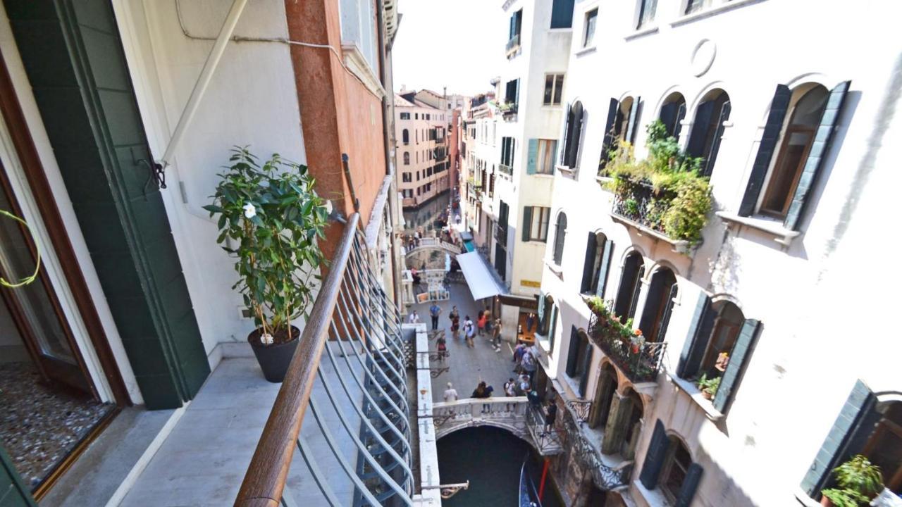 Ai Bareteri Luxury Canal View * Venedig