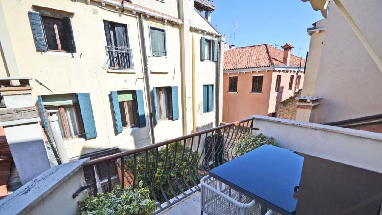 Ai Bareteri Luxury Canal View Apartment Venedig